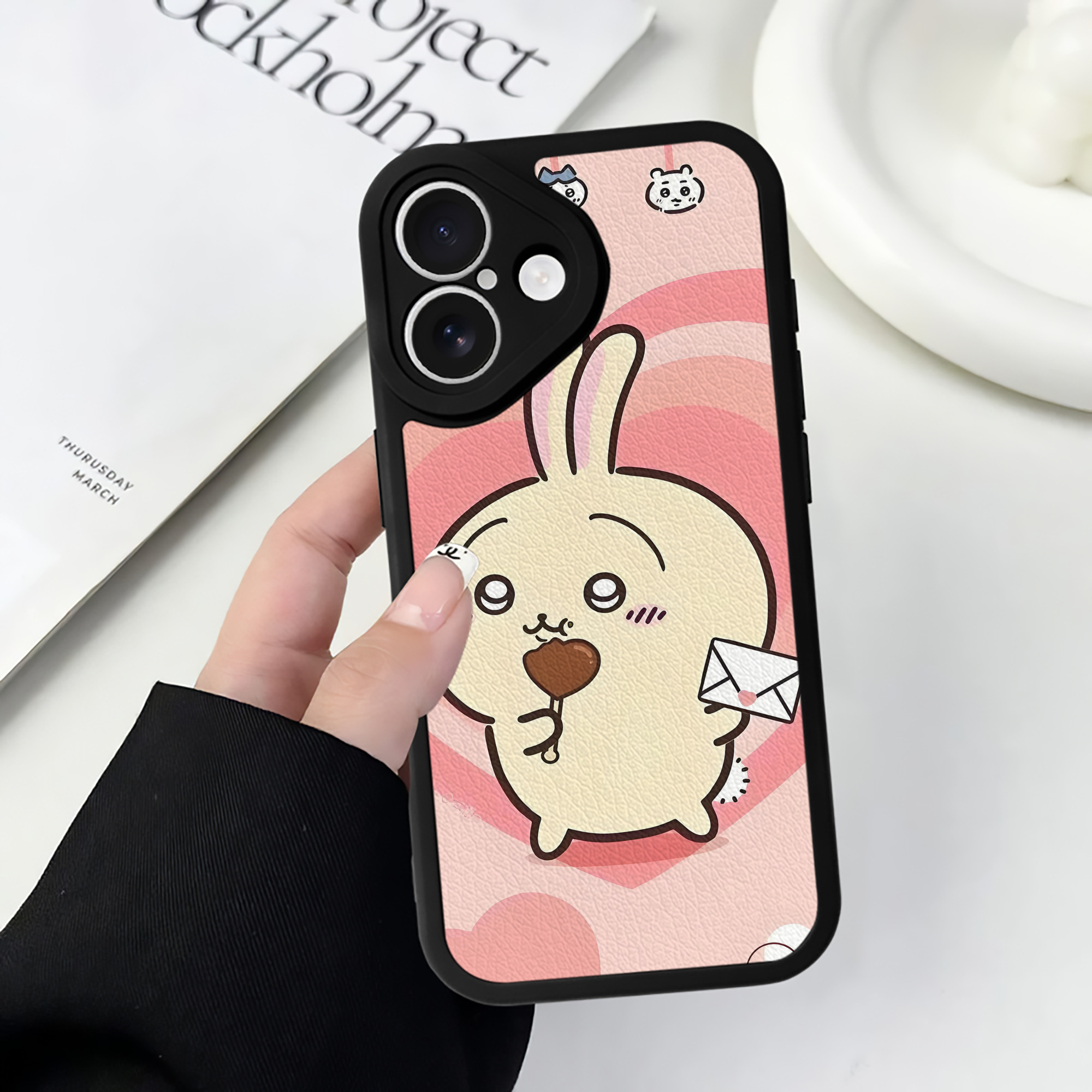 （画像用） ちいかわ Chii-kawa 【iPhone 16シリーズ対応】シリコンスマホケース（レザー調） 材質：シリコン